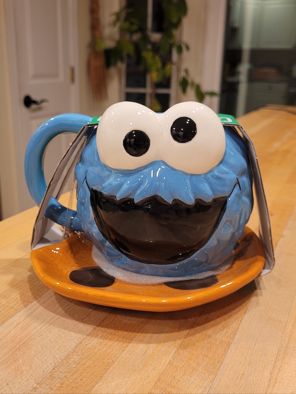 NEW Sesame Street Cookie Monster Ceramic Mug with Cookie Saucer